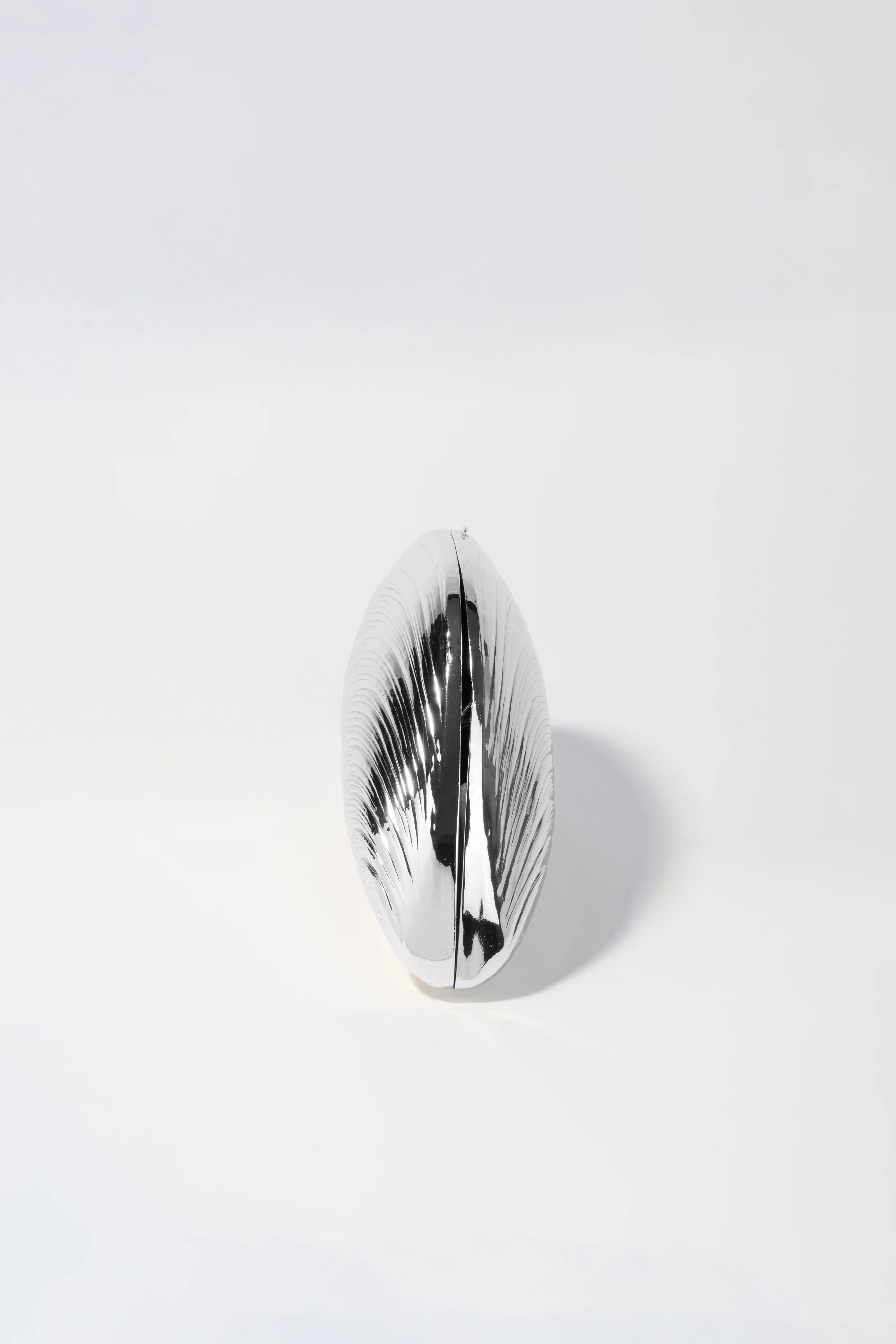 Bridget Metal Oyster Clutch - Image 3